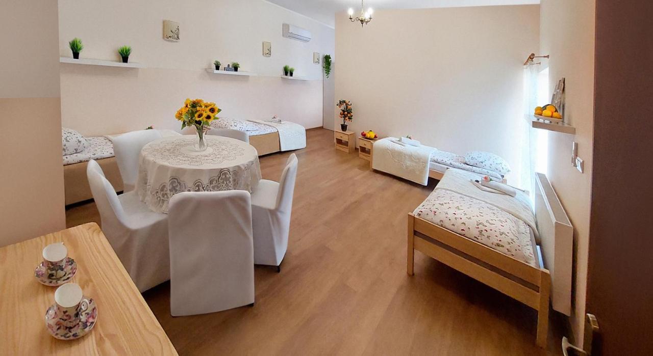 Apartamenty Gorki Male Tuszyn Kültér fotó