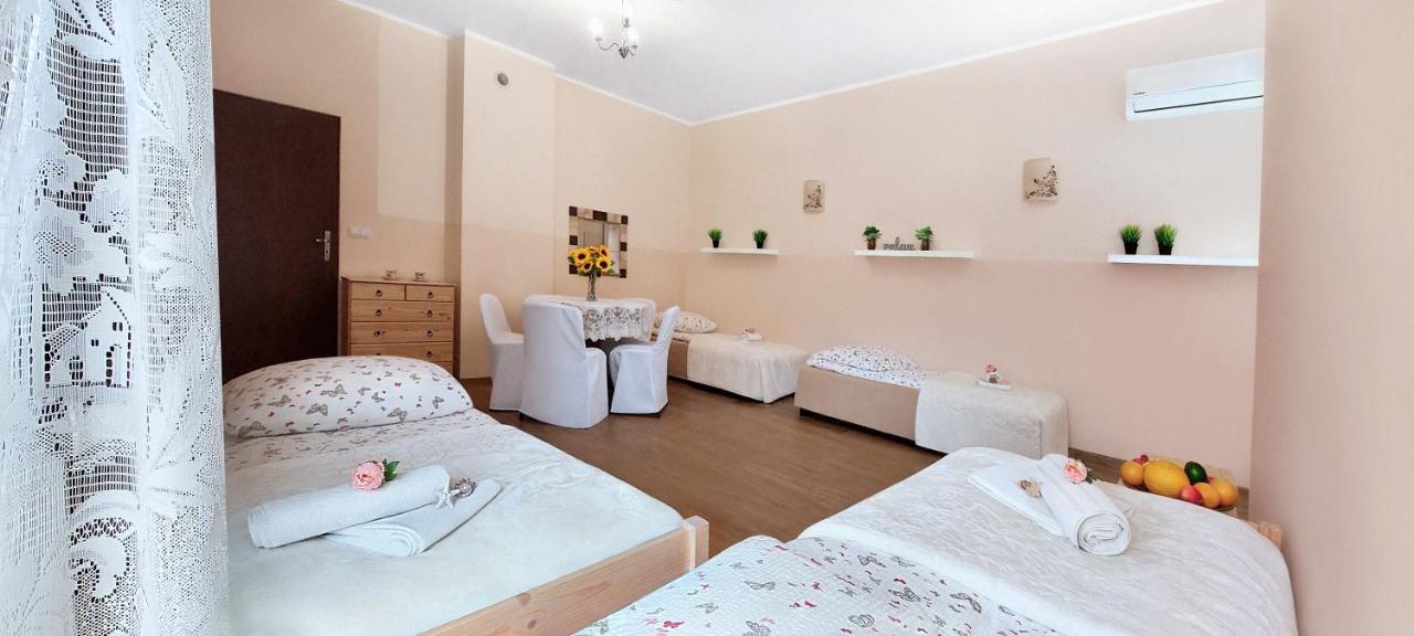 Apartamenty Gorki Male Tuszyn Kültér fotó
