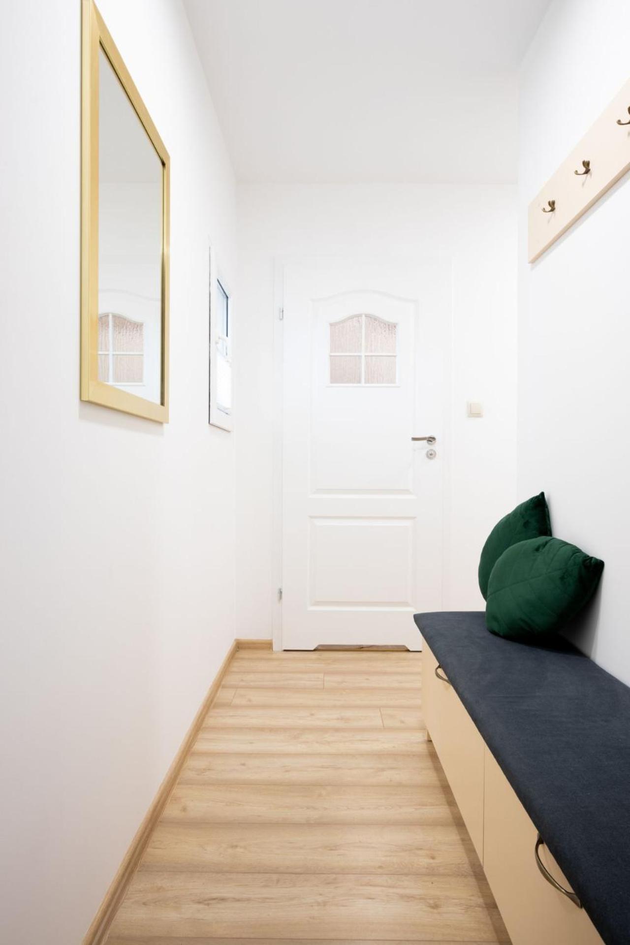 Apartamenty Gorki Male Tuszyn Kültér fotó