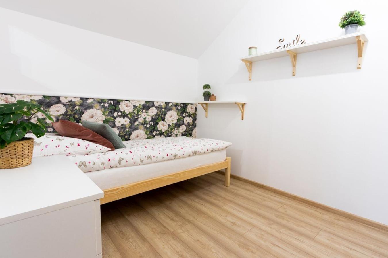 Apartamenty Gorki Male Tuszyn Kültér fotó